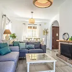 Ferienhaus Cozy In With Kitchen Nerja